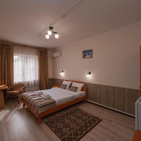 Alpinist Hotel Biskek Kültér fotó