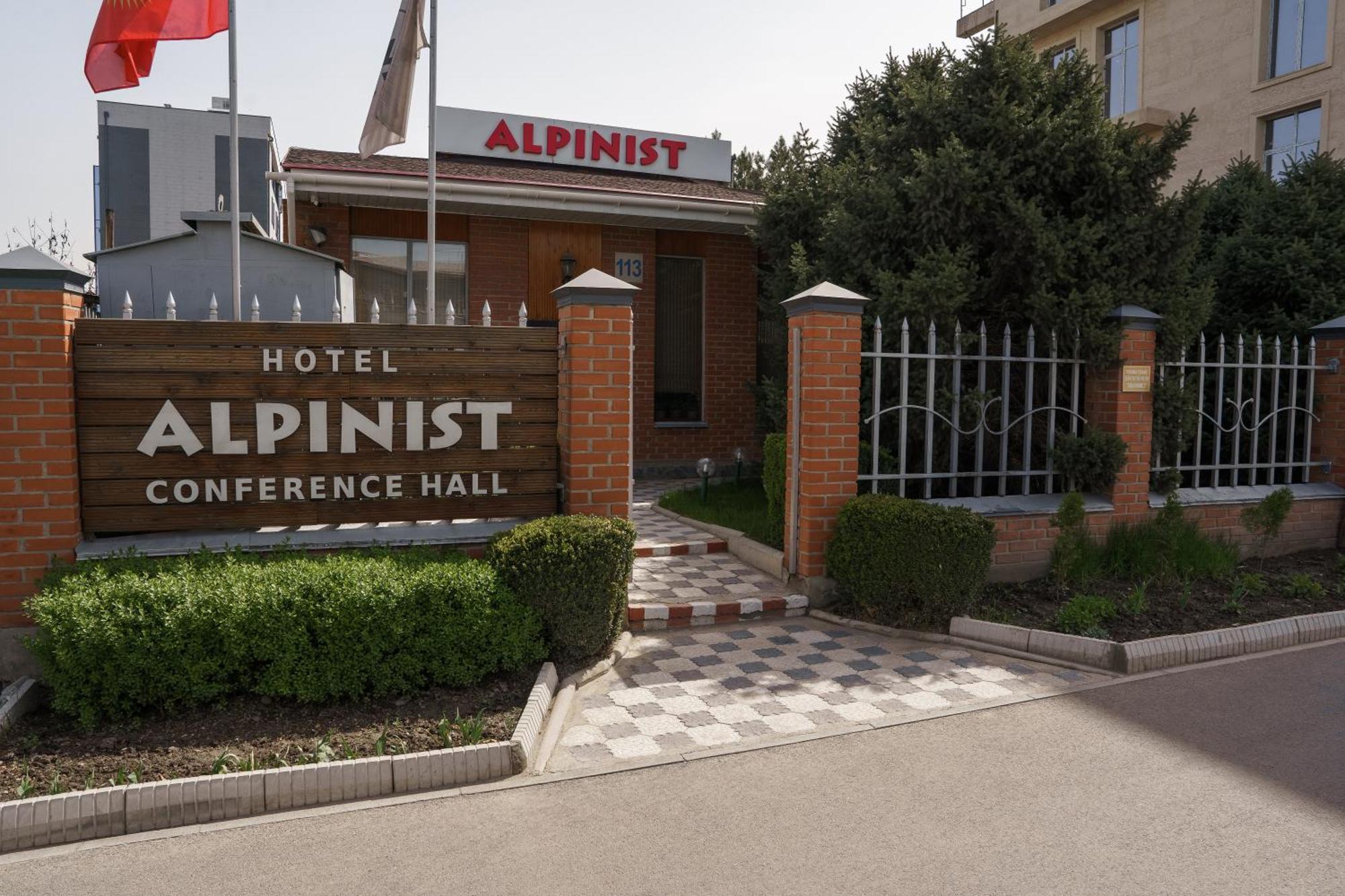 Alpinist Hotel Biskek Kültér fotó