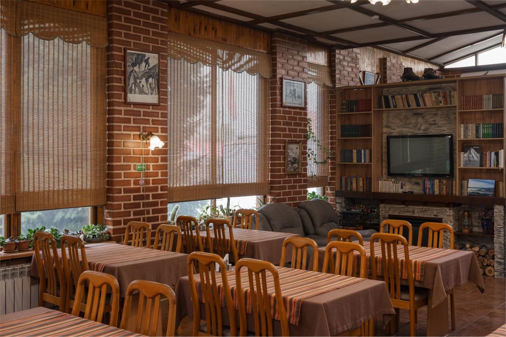 Alpinist Hotel Biskek Kültér fotó