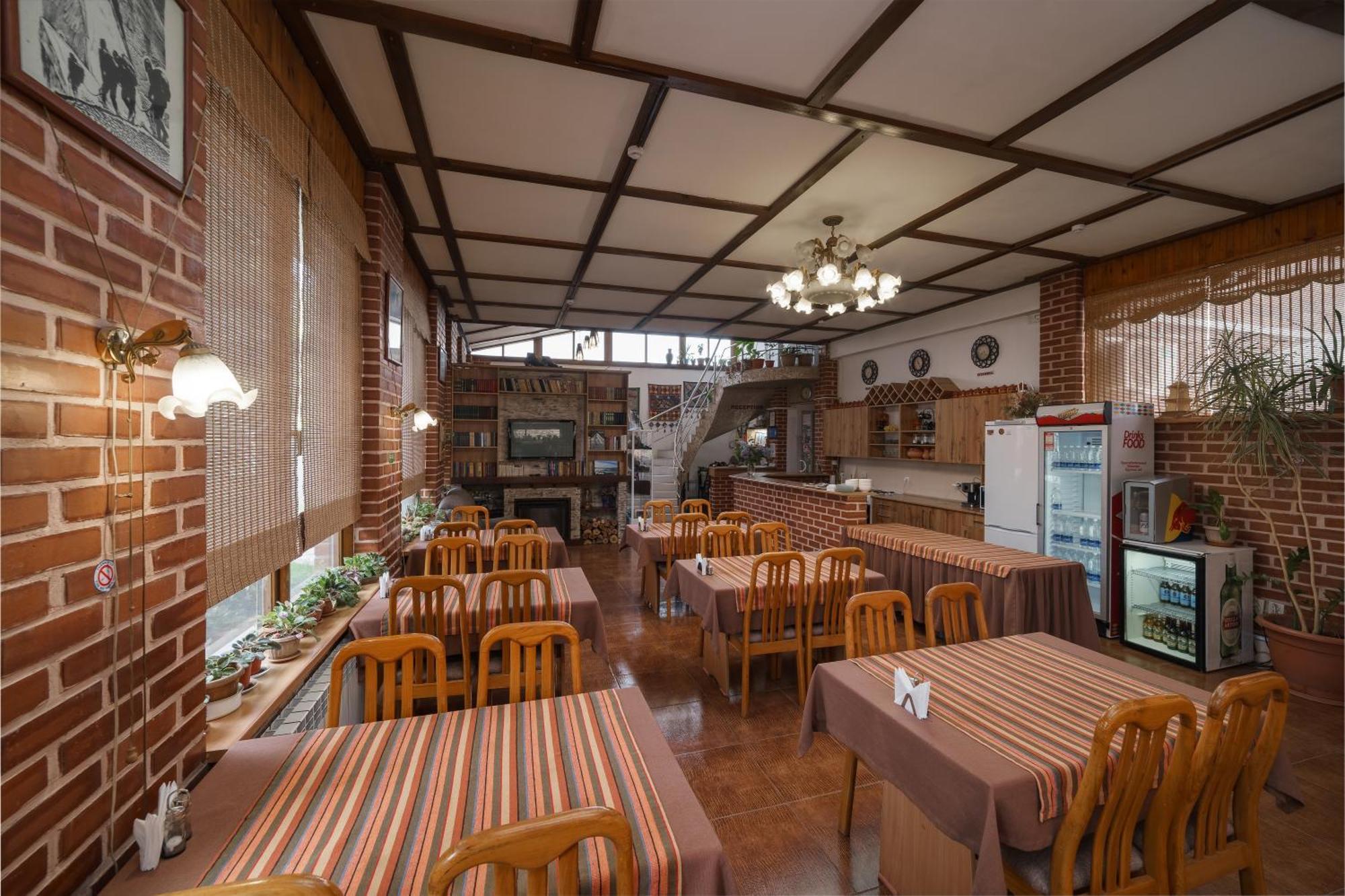 Alpinist Hotel Biskek Kültér fotó