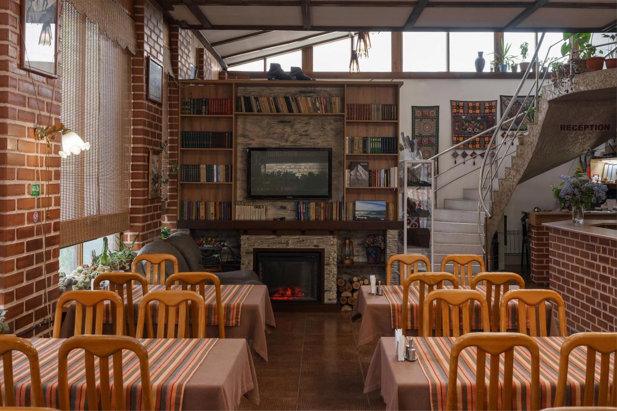 Alpinist Hotel Biskek Kültér fotó