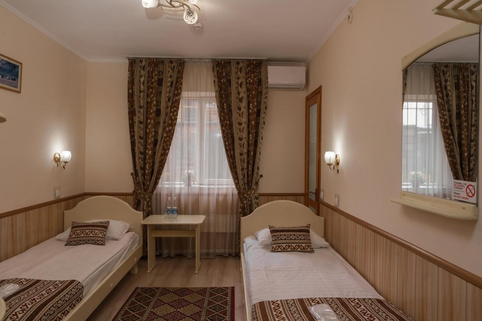Alpinist Hotel Biskek Kültér fotó
