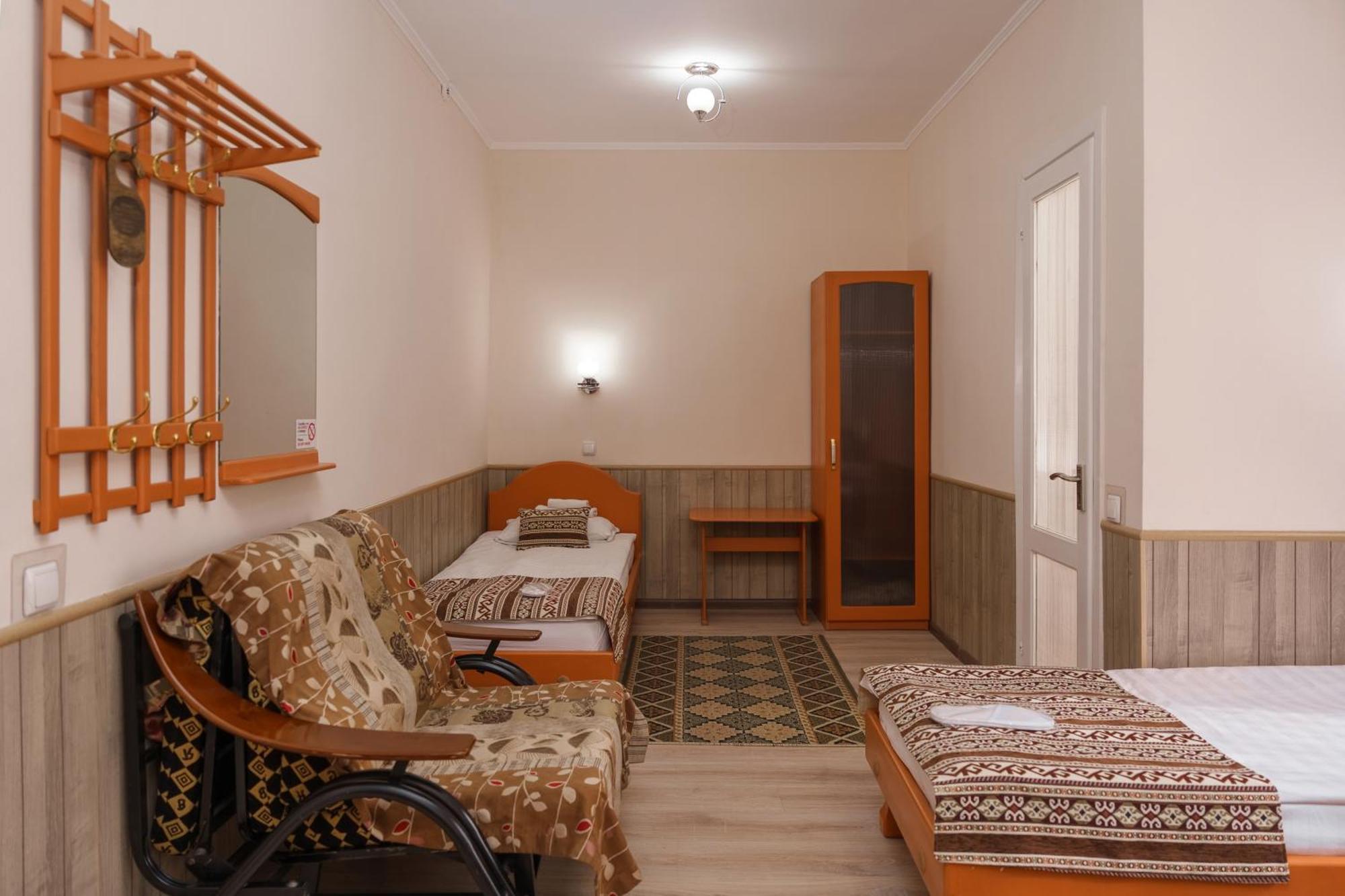 Alpinist Hotel Biskek Kültér fotó