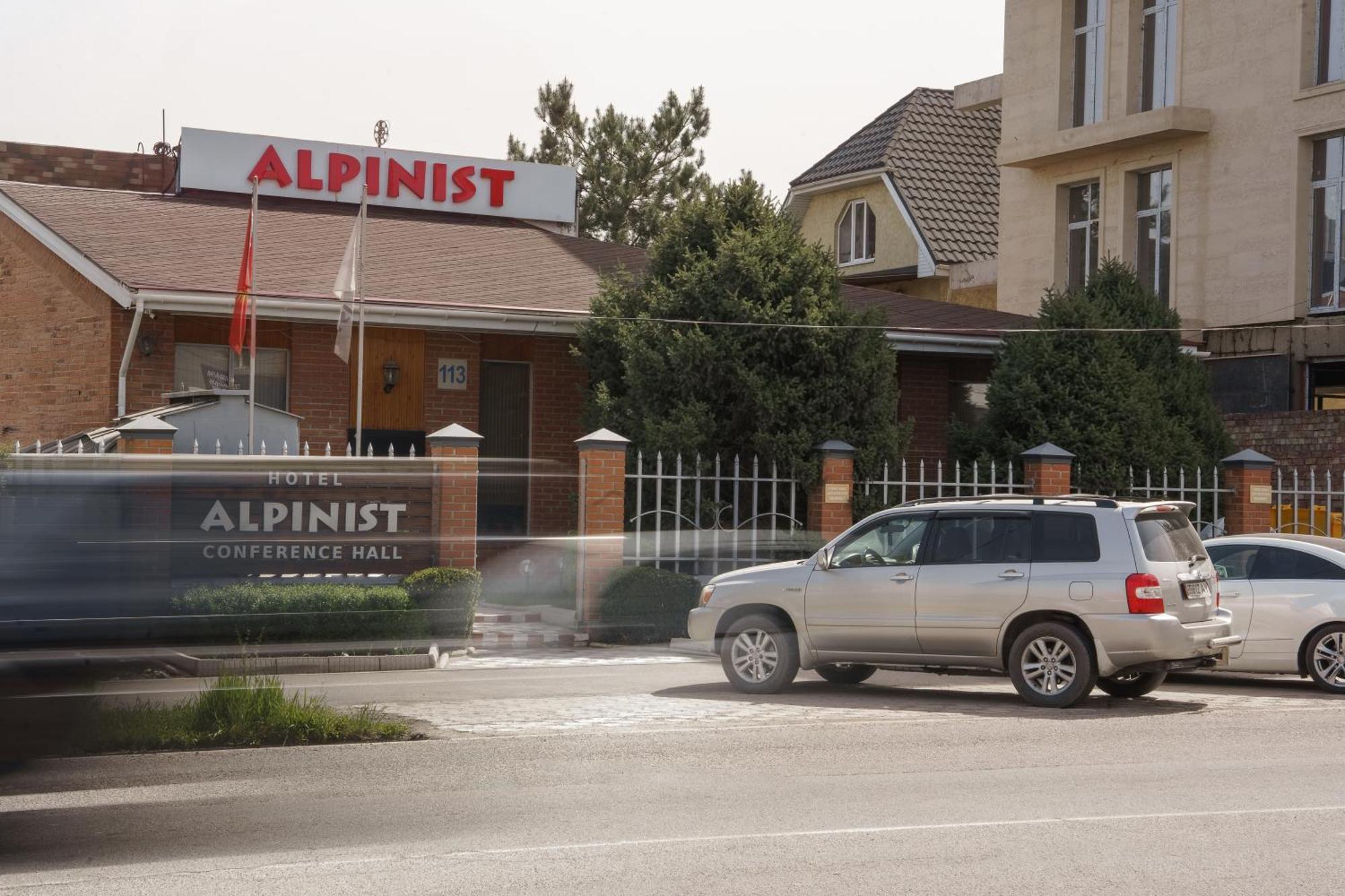 Alpinist Hotel Biskek Kültér fotó