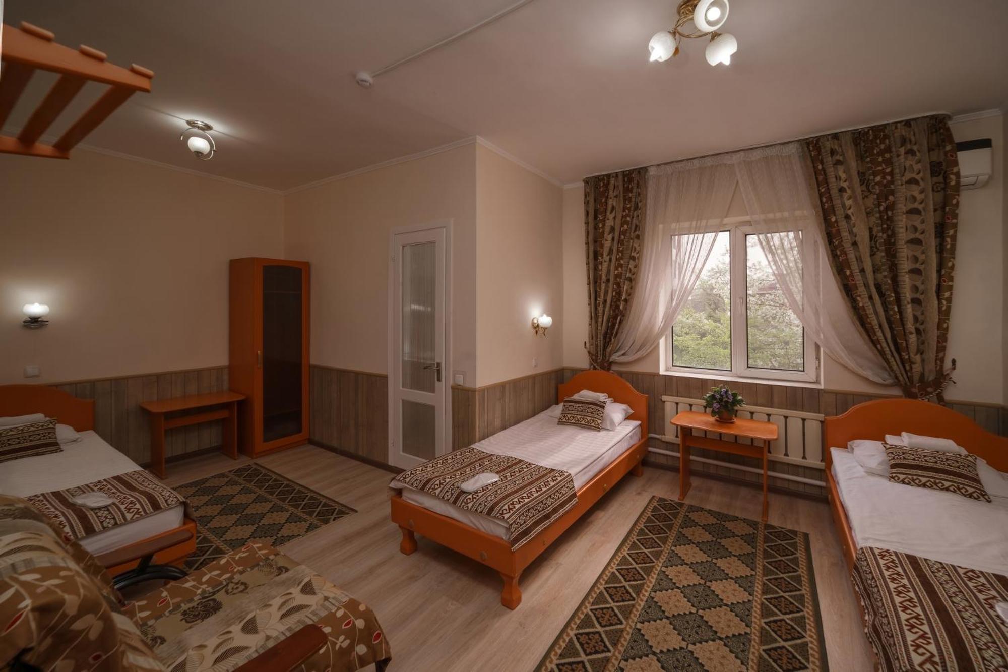 Alpinist Hotel Biskek Kültér fotó