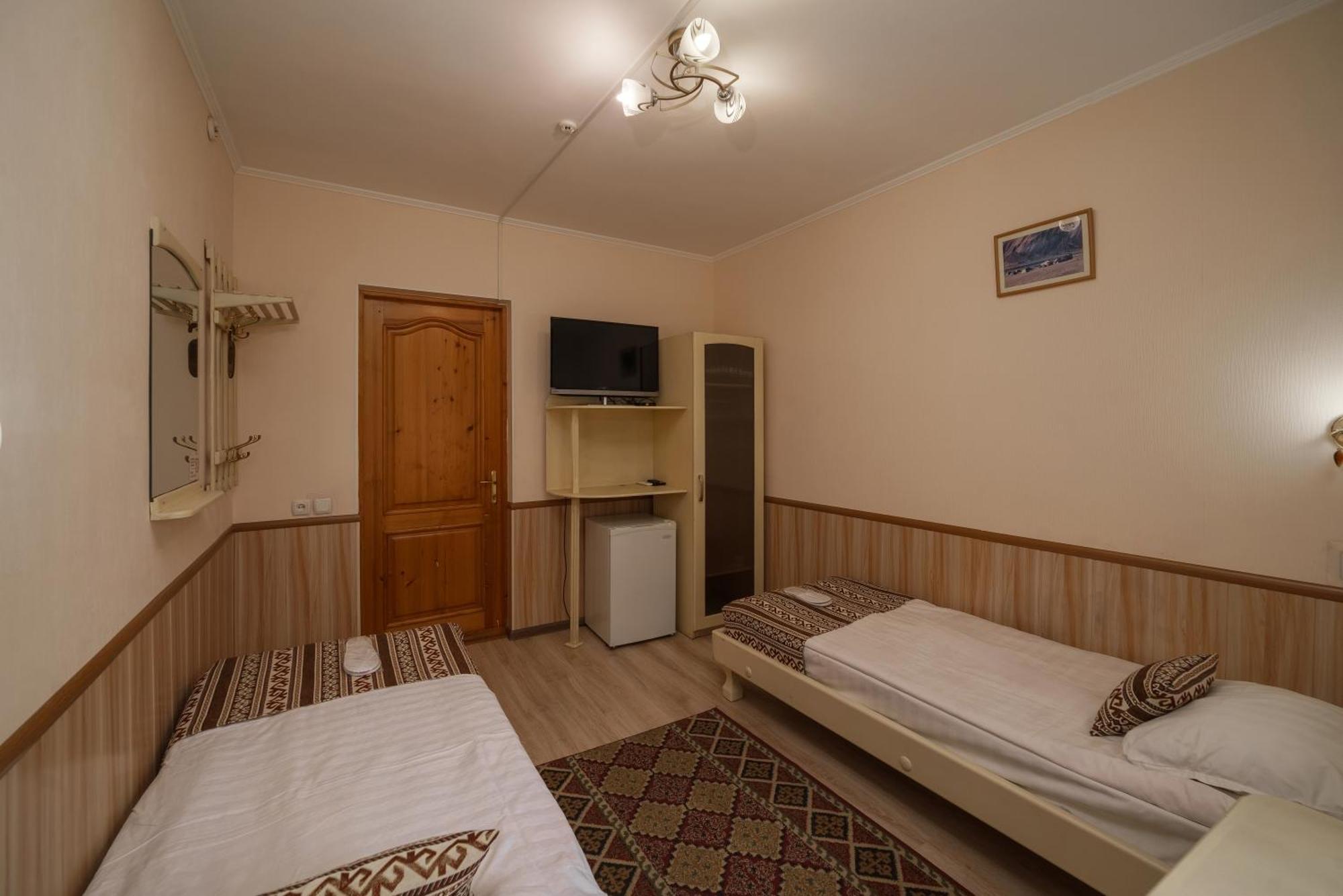 Alpinist Hotel Biskek Kültér fotó