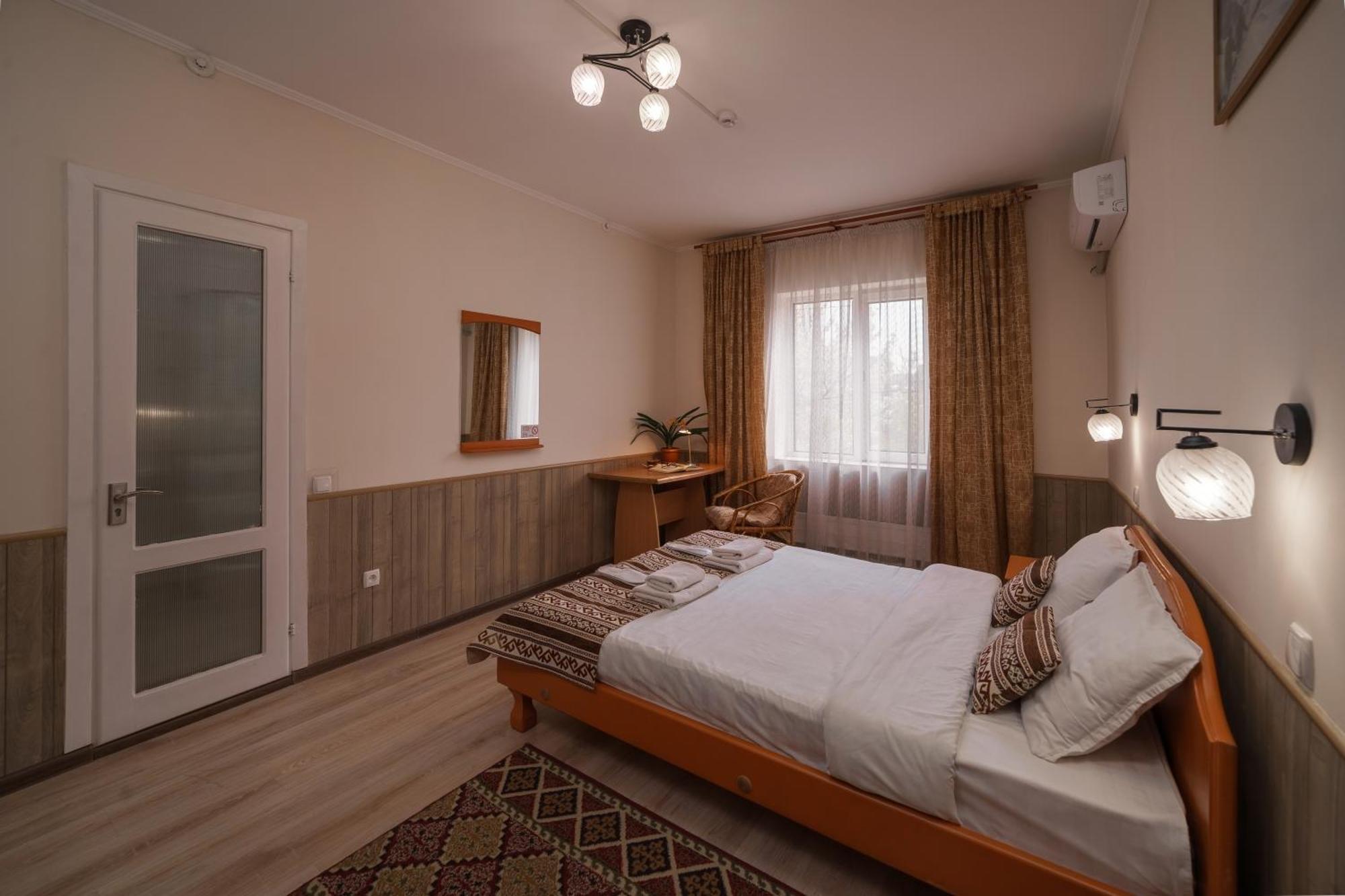 Alpinist Hotel Biskek Kültér fotó
