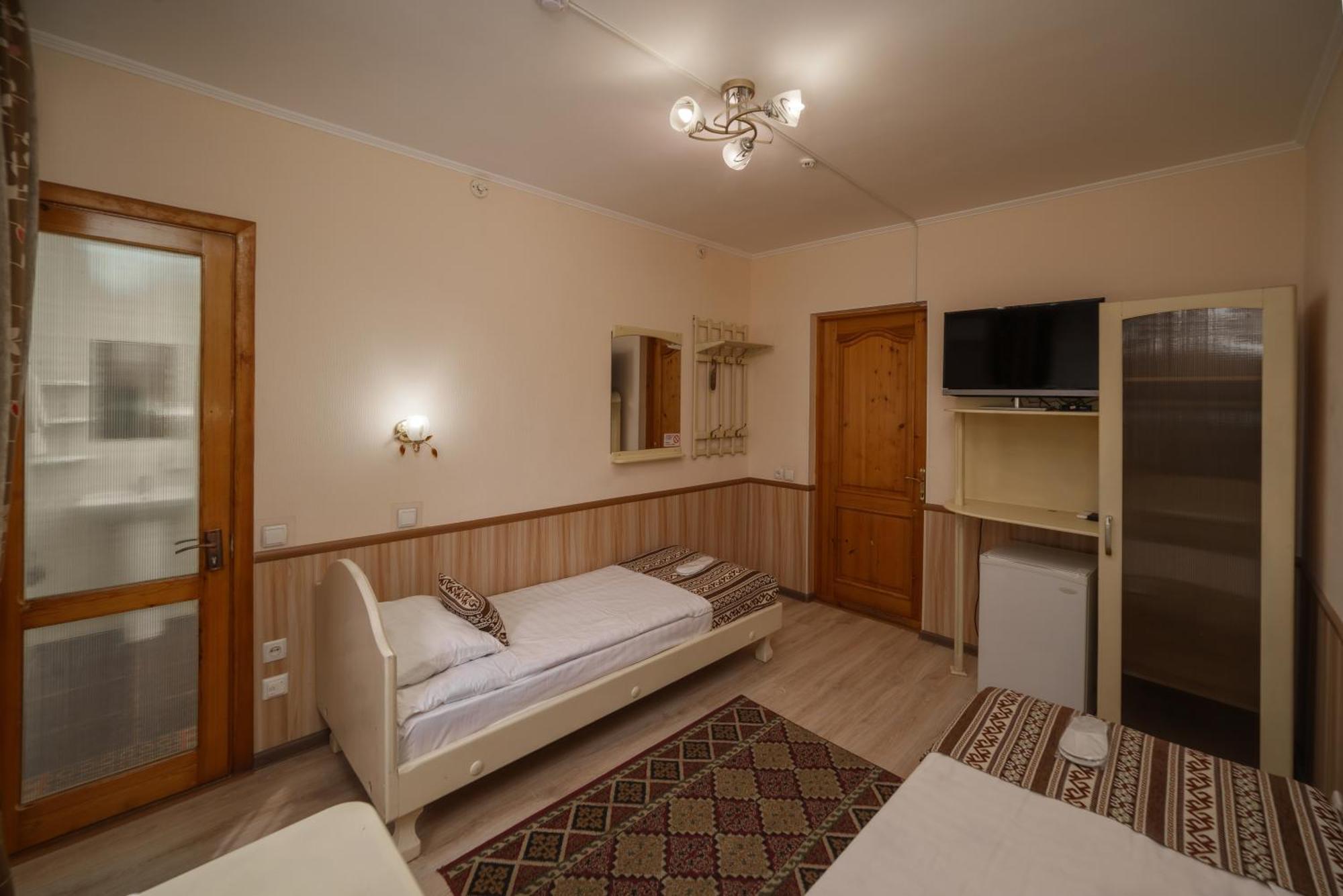 Alpinist Hotel Biskek Kültér fotó