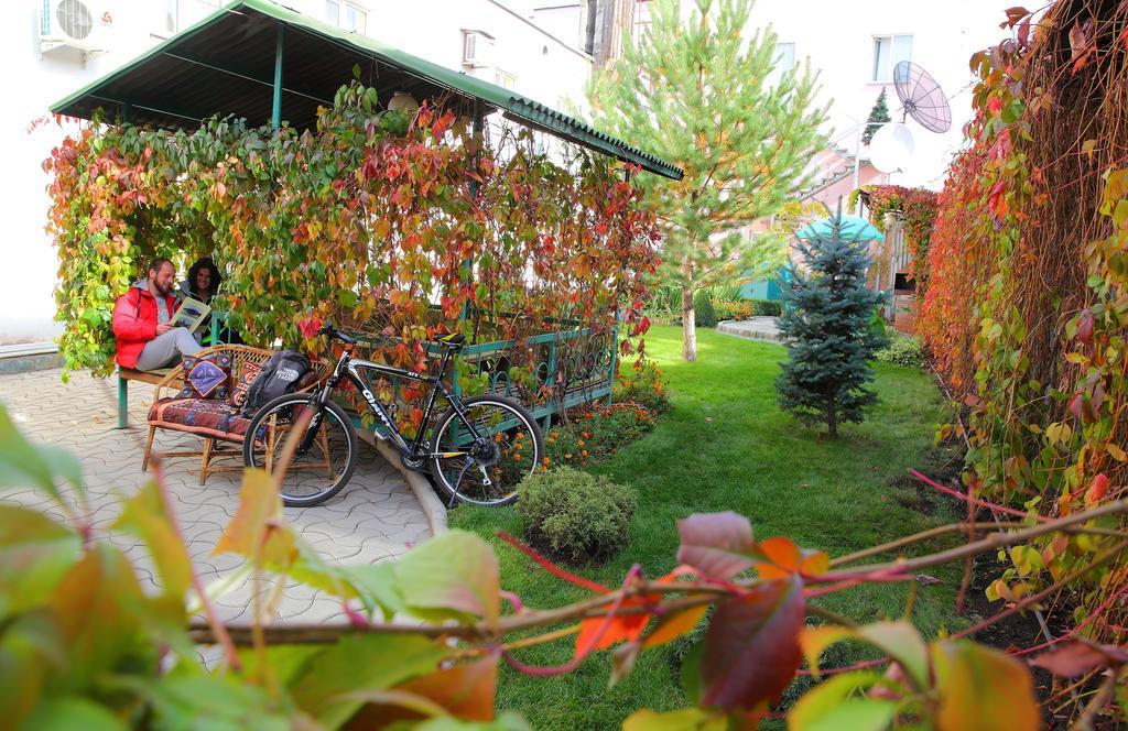 Alpinist Hotel Biskek Kültér fotó