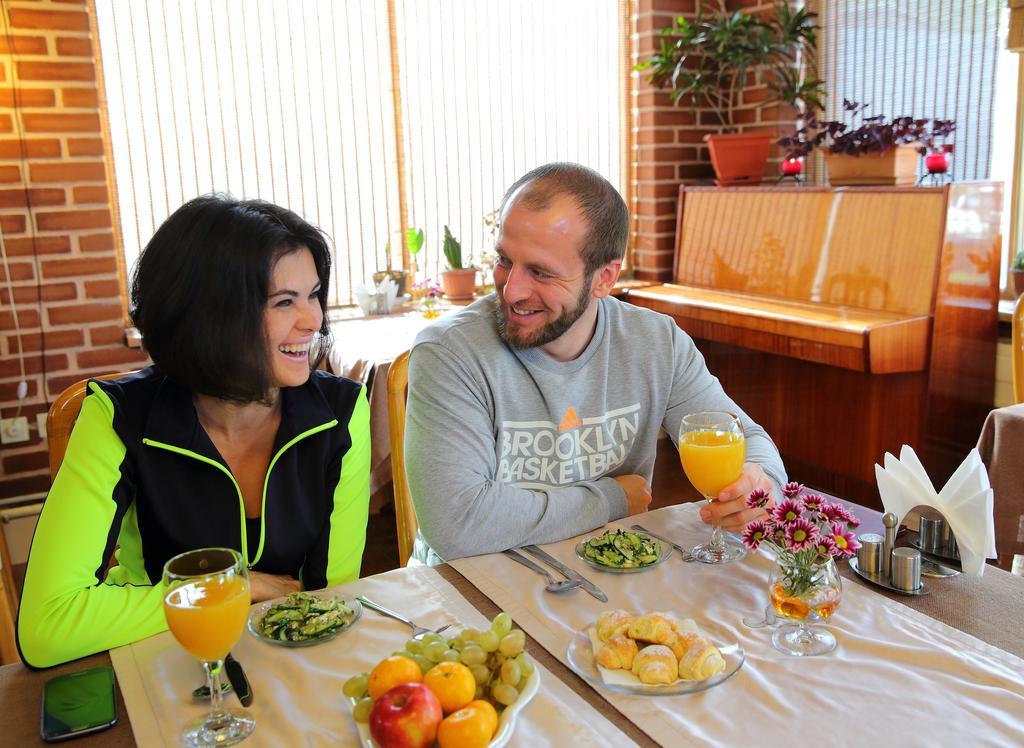 Alpinist Hotel Biskek Kültér fotó